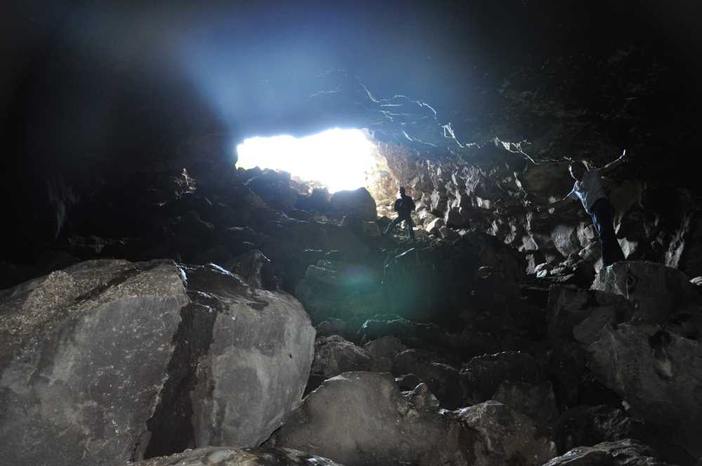 Bayburt'ta Buz Mağarasını  gezen şahıs 80 metrelik çukura düştü!