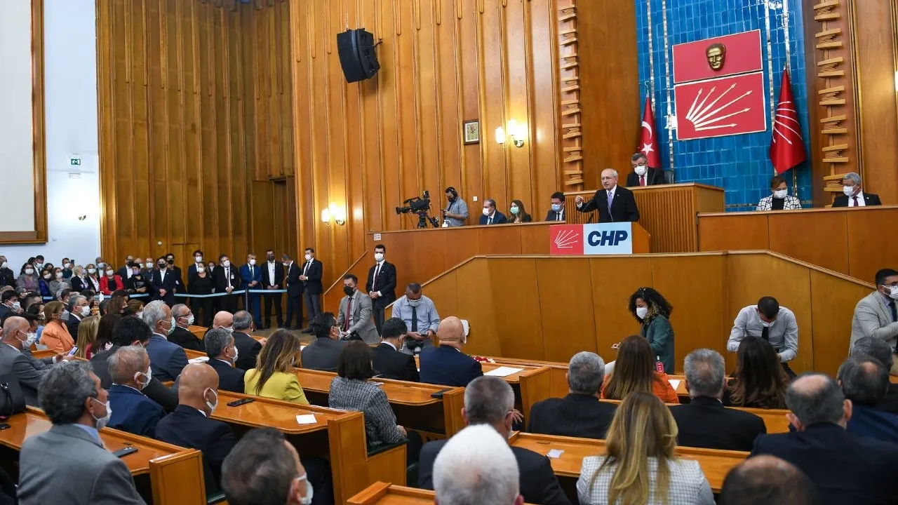 CHP'de değişim sancısı grup toplantısına da yansıdı!  Partinin ağır topları salonda yer almadı