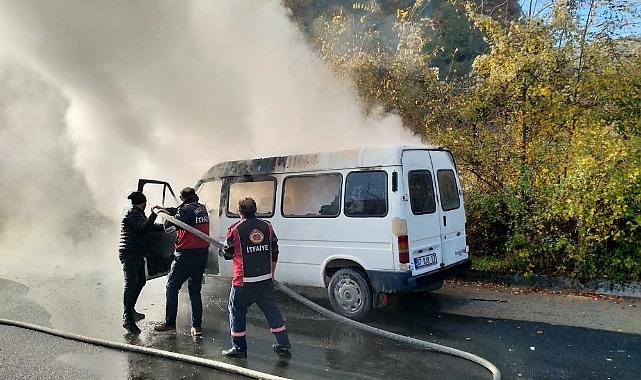 Ankara'da korkutan yangın!  Minibüs seyir halindeyken  yandı!