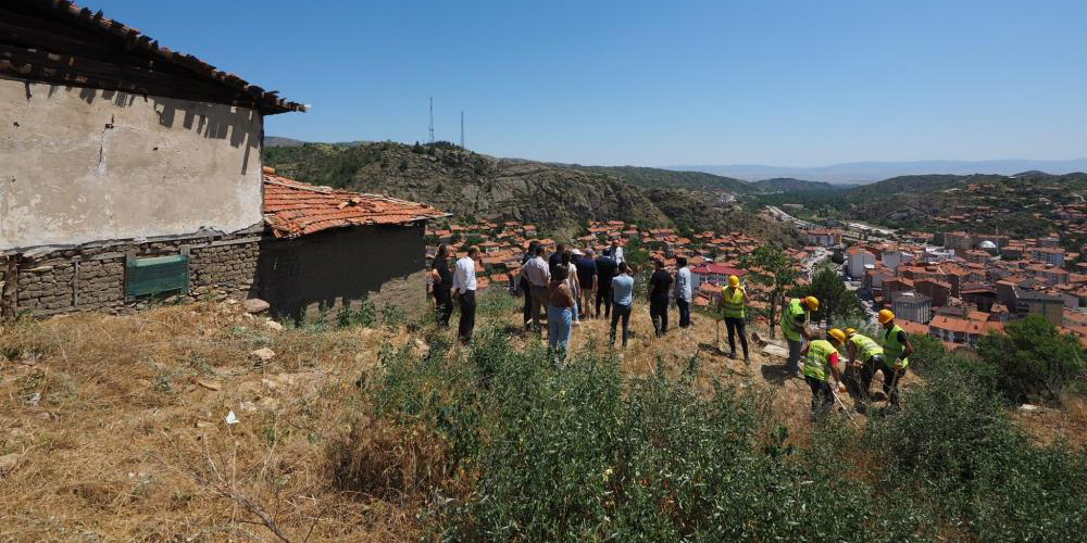 İskilip Kalesi'nde tarihi sarnıç kalıntısı bulundu: Yetkililer kurtarma çalışması başlattı