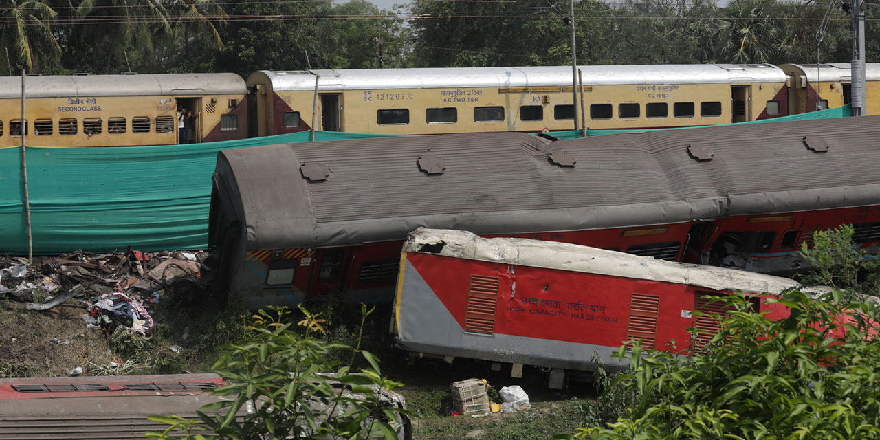 Hindistan’daki tren faciasında yeni gelişme! 3 kişi tutuklandı