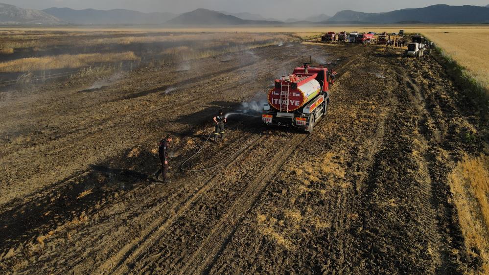 Burdur'da 800 dekar ekili arazi  yandı! Arazi cayır cayır yandı!