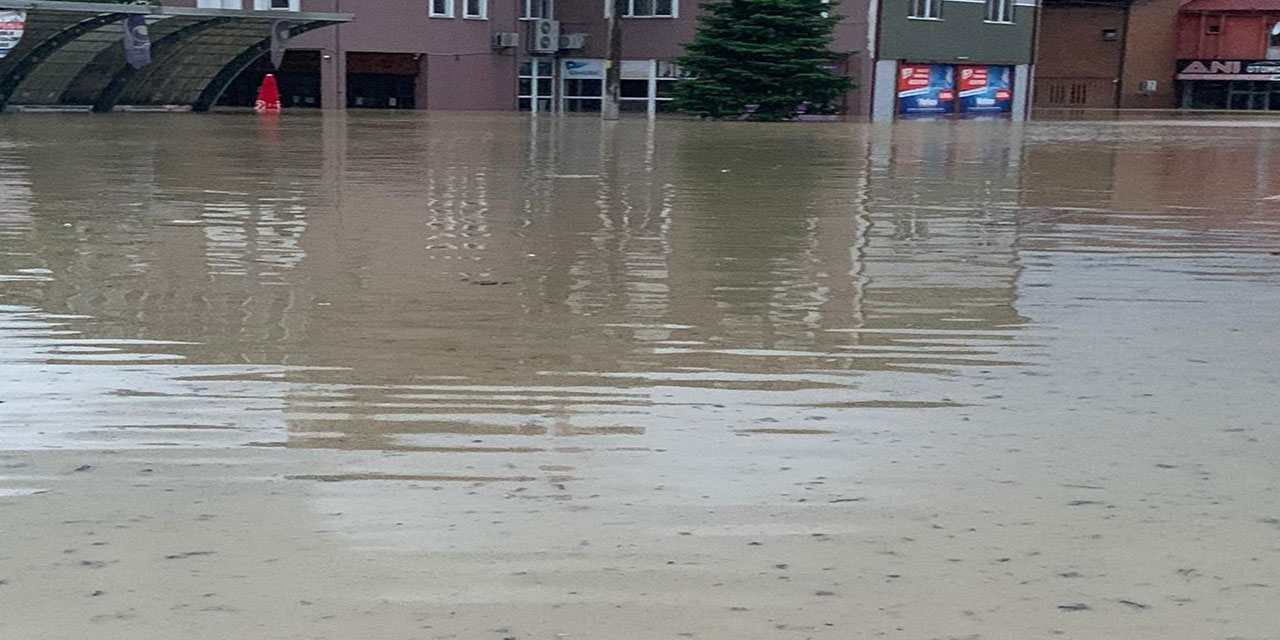 Zonguldak sular altında kaldı | Metrekareye 173 mm yağış düştü