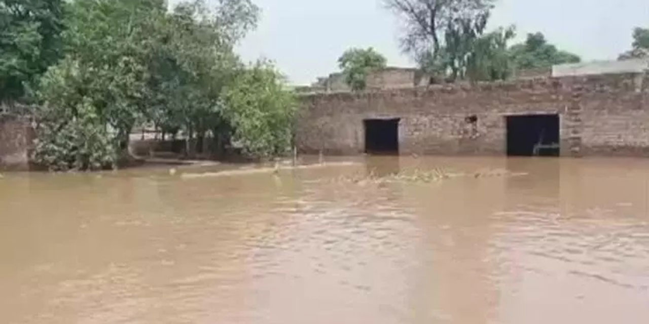 Pakistan’da şiddetli yağışlar hayatı olumsuz etkiledi