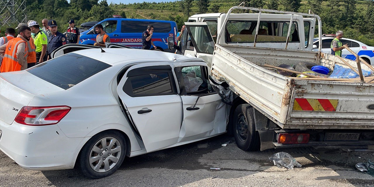 Düzce'de işçileri taşıyan kamyonet kaza yaptı: 15 yaralı var!