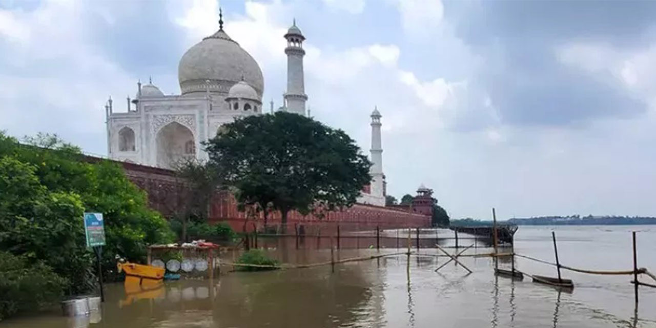 Hindistan’da Tac Mahal’i su bastı: Yağışlar devam edecek