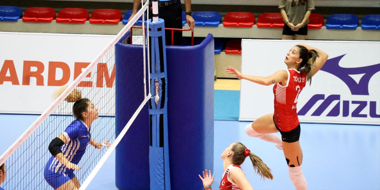 İşitme Engelliler Voleybol Şampiyonası'nda yüzler gülüyor!