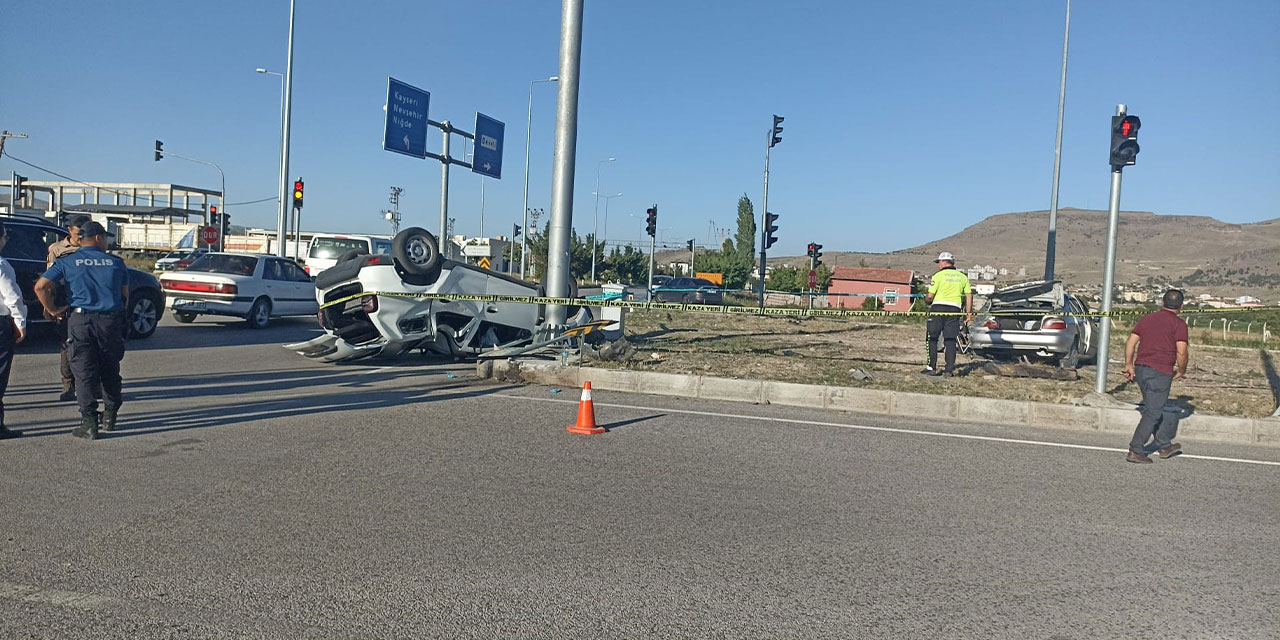Kayseri’de 2 otomobil çarpıştı: 4 kişi yaralandı