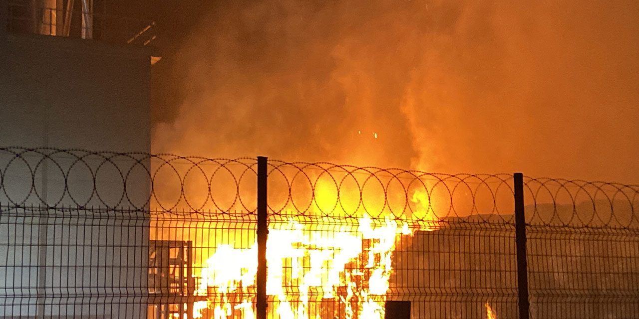 Tekirdağ'da karton fabrikasında büyük çaplı yangın