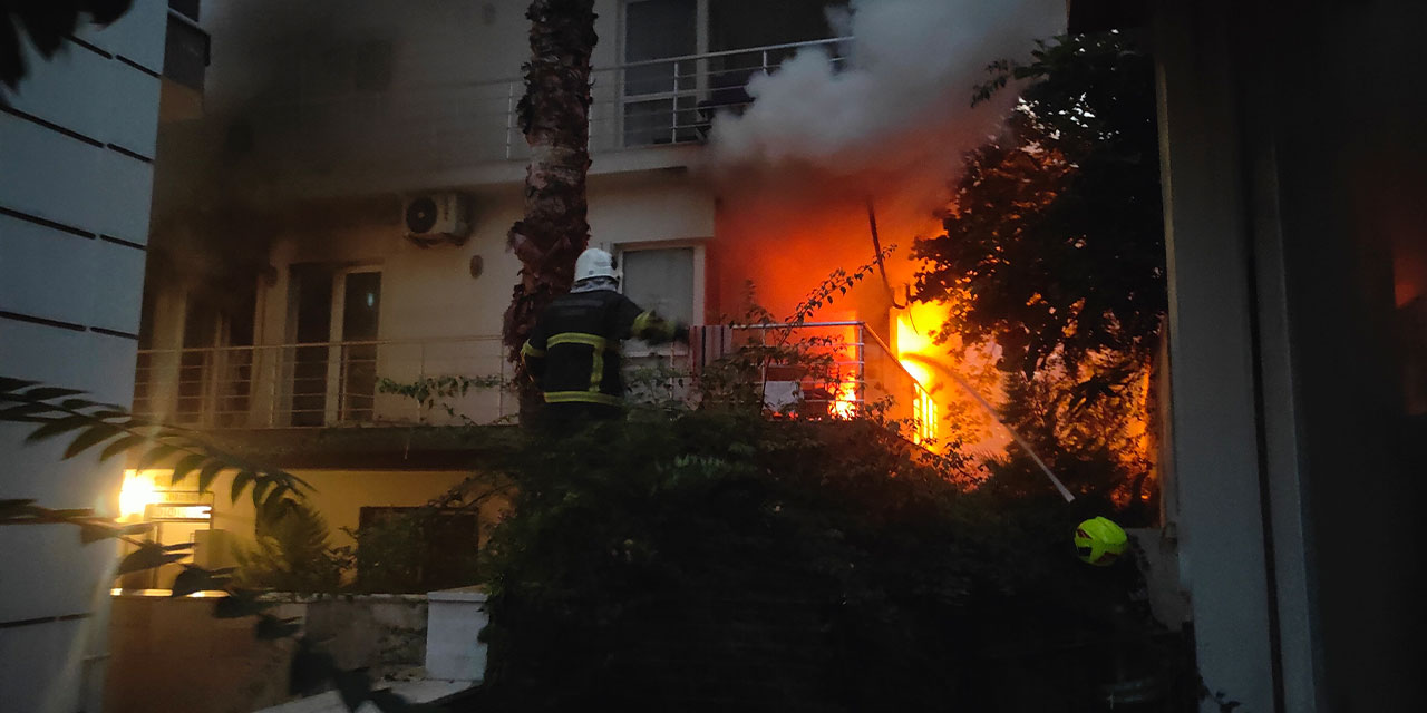 Klimadan çıkan yangında ev kullanılamaz hale geldi