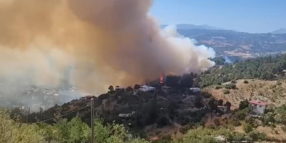 Kahramanmaraş'ta çıkan orman yangını yerleşim yerlerine ulaştı