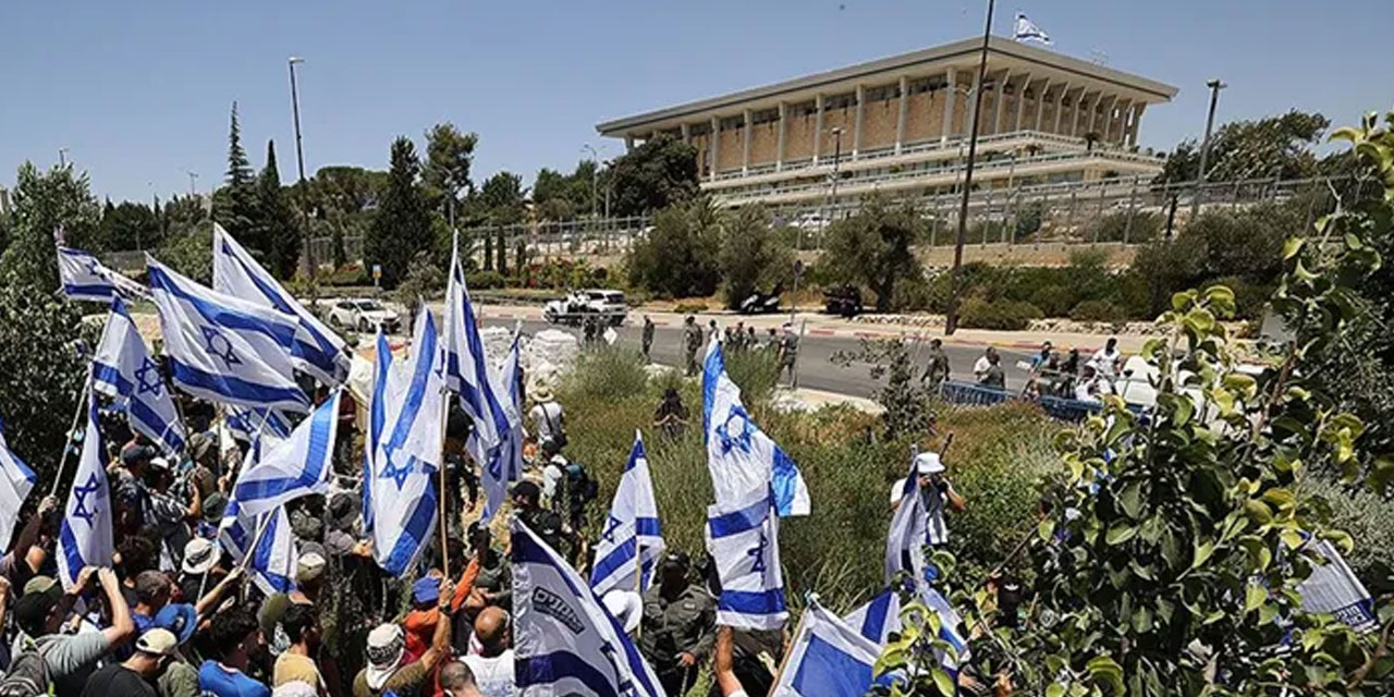 İsrail'de vatandaşların 7 aydır protesto ettiği yargı reformu yasası onaylandı!