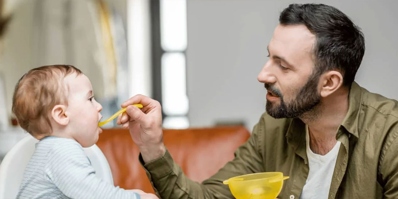 6 aydan büyük bebeklerin beslenmesi nasıl olmalı? Bebekler ek gıda döneminde hangi besinleri tüketmeli?