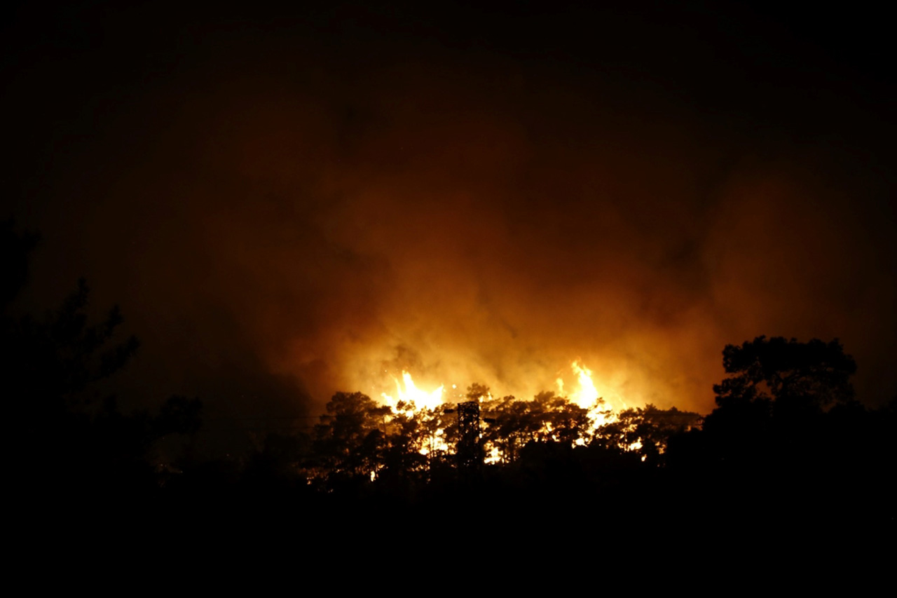 Antalya Kemer'de orman yangını: Müdahale sürüyor...