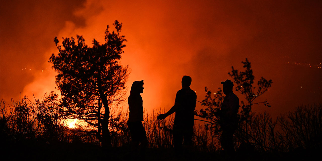 İzmir'de çıkan orman yangınından dolayı 3 mahalle tahliye ediliyor!