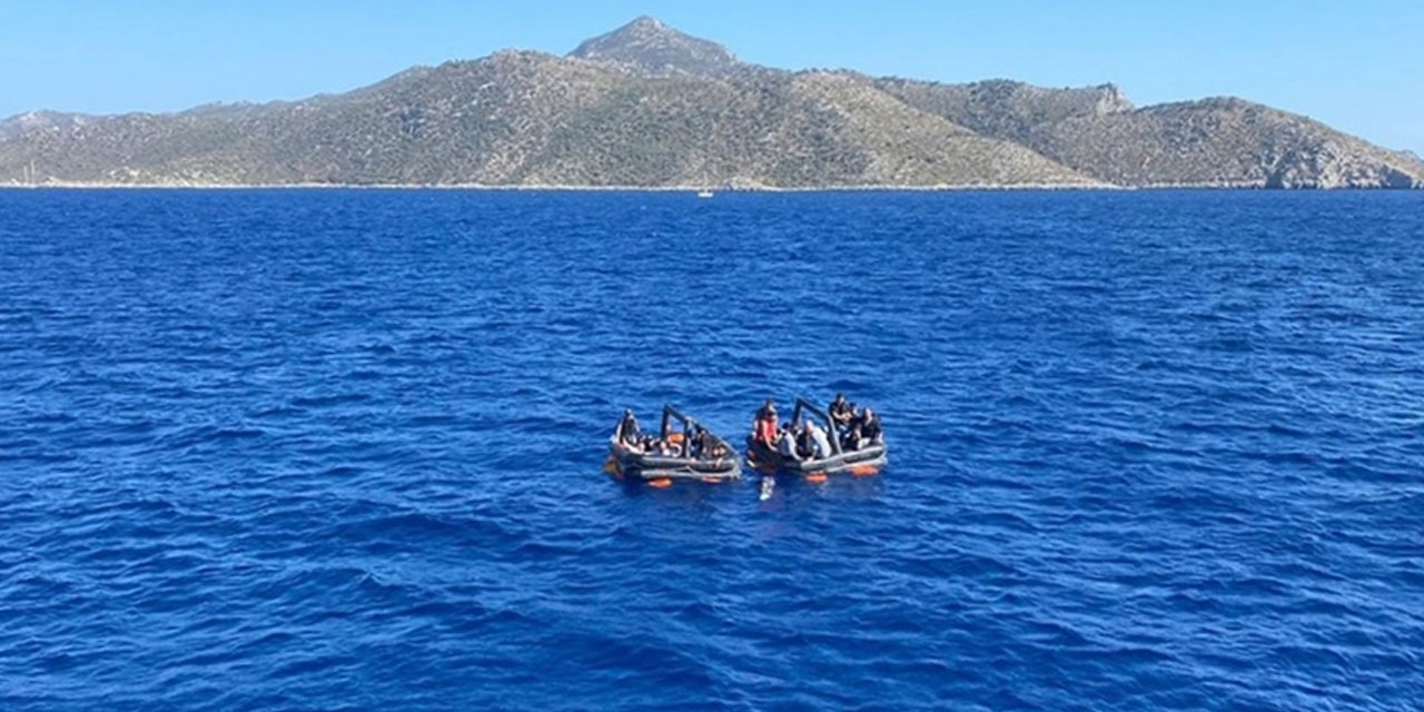 Datça açıklarında Türk karasularına geri itilen 33 düzensiz göçmen kurtarıldı