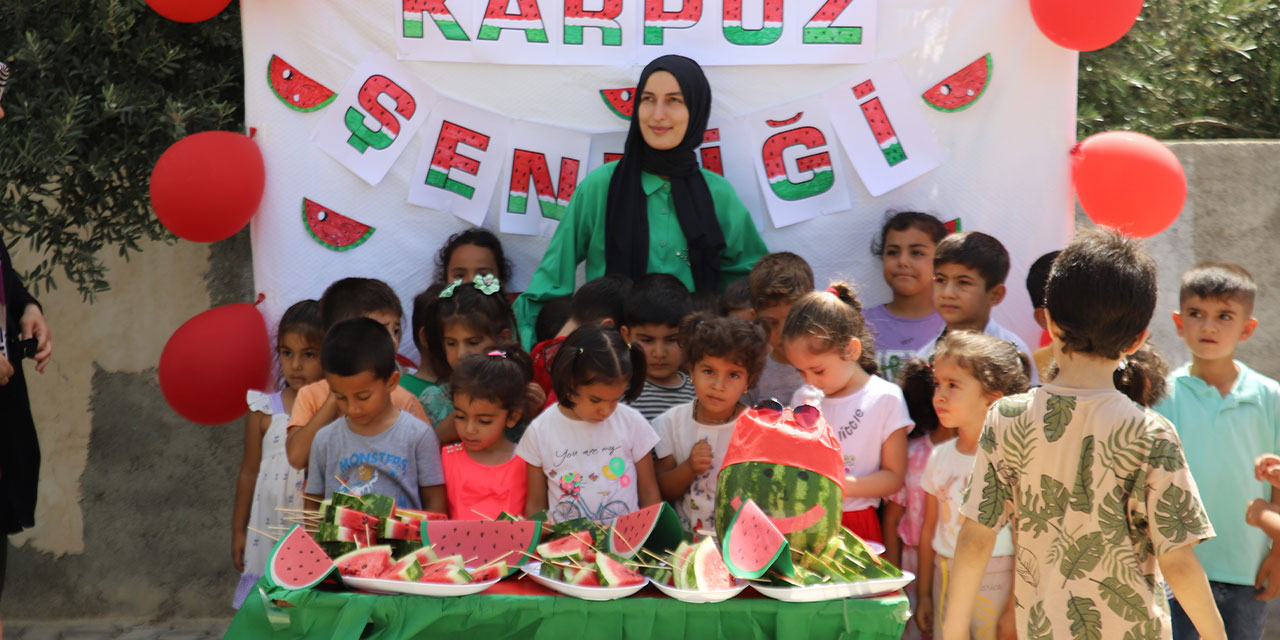 Gaziantep’te depremzede çocuklar karpuz şenliğinde gönüllerince eğlendi