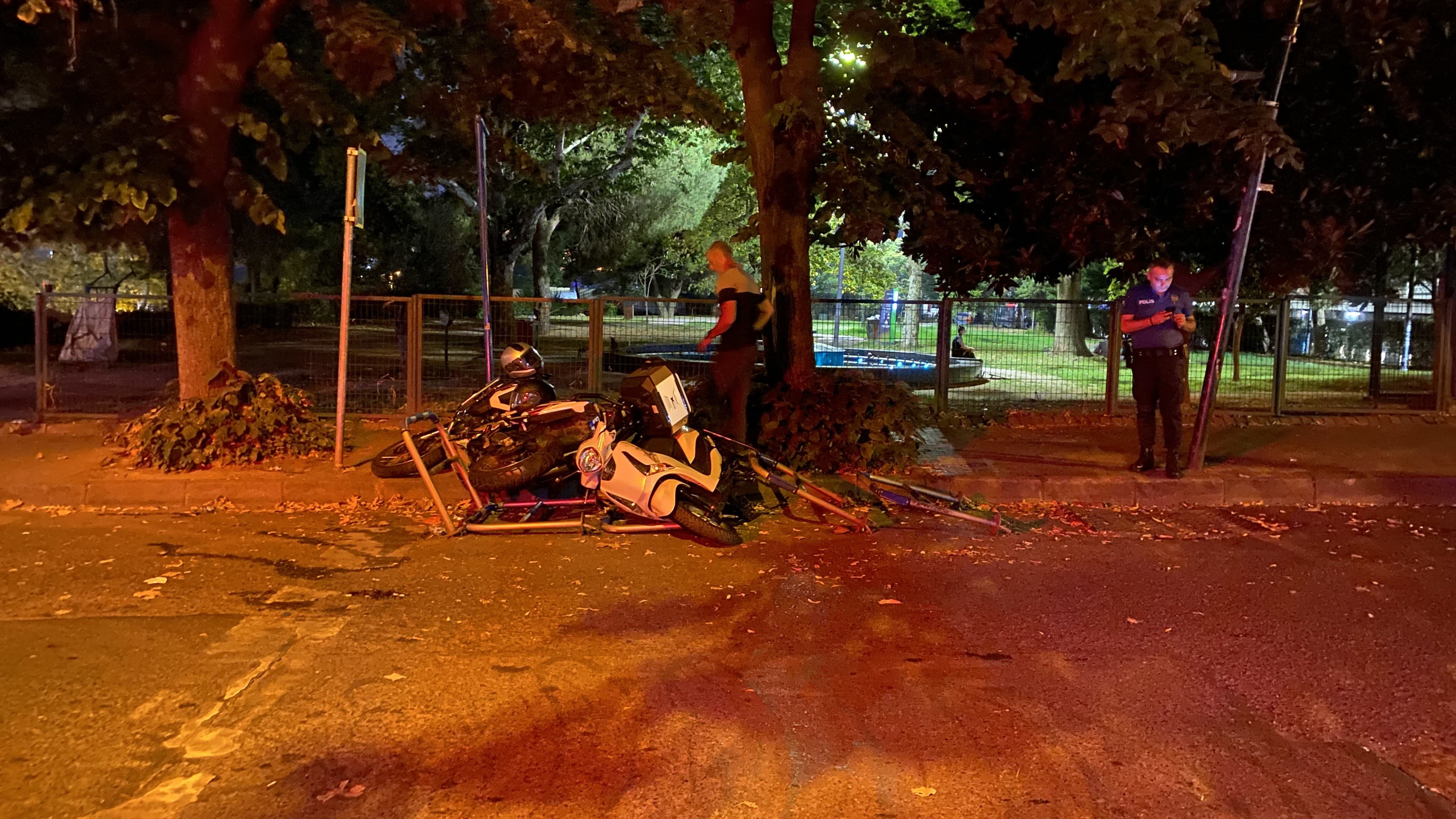 Şişli'de kontrolden çıkan motosiklet devrildi, kadın sürücü ağır yaralandı