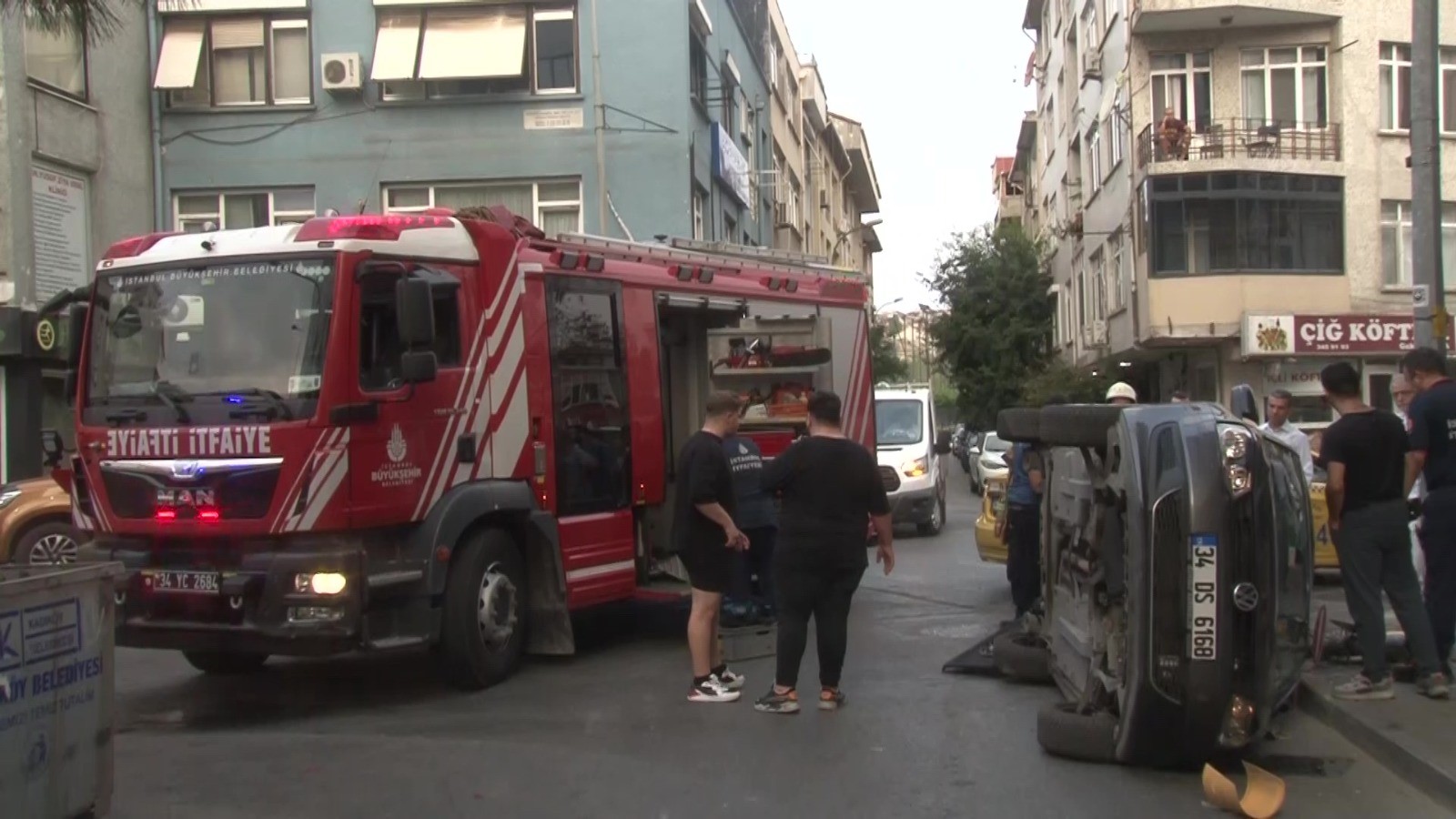 Kadıköy'de iki araç çarpıştı: 1 yaralı