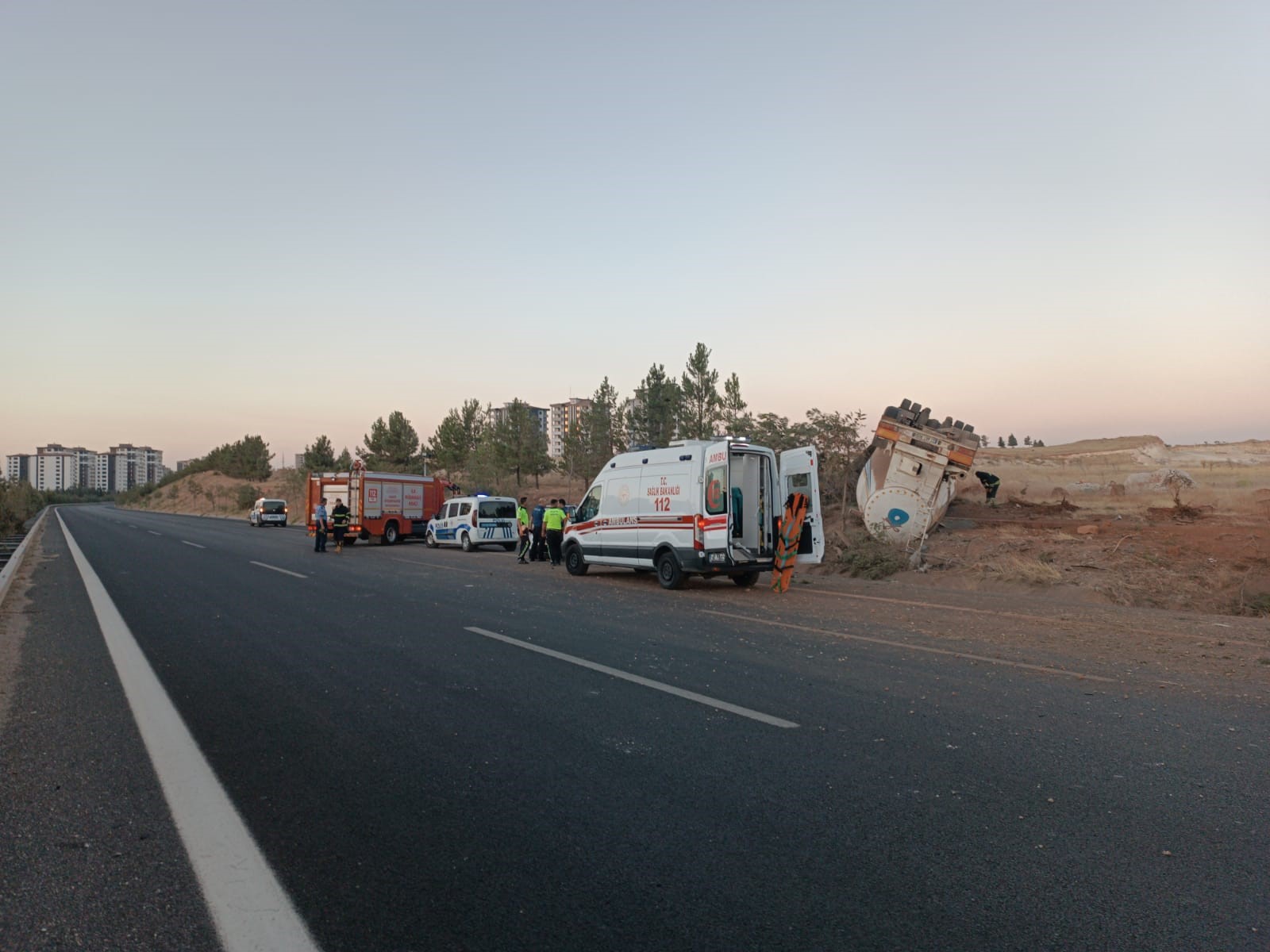 Gaziantep'te kontrolden çıkan hafriyat kamyonu aracı biçti: 1 ölü, 3 yaralı