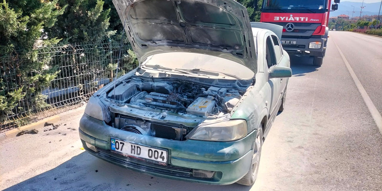 Karabük'te bir otomobilin motor kısmı yandı!