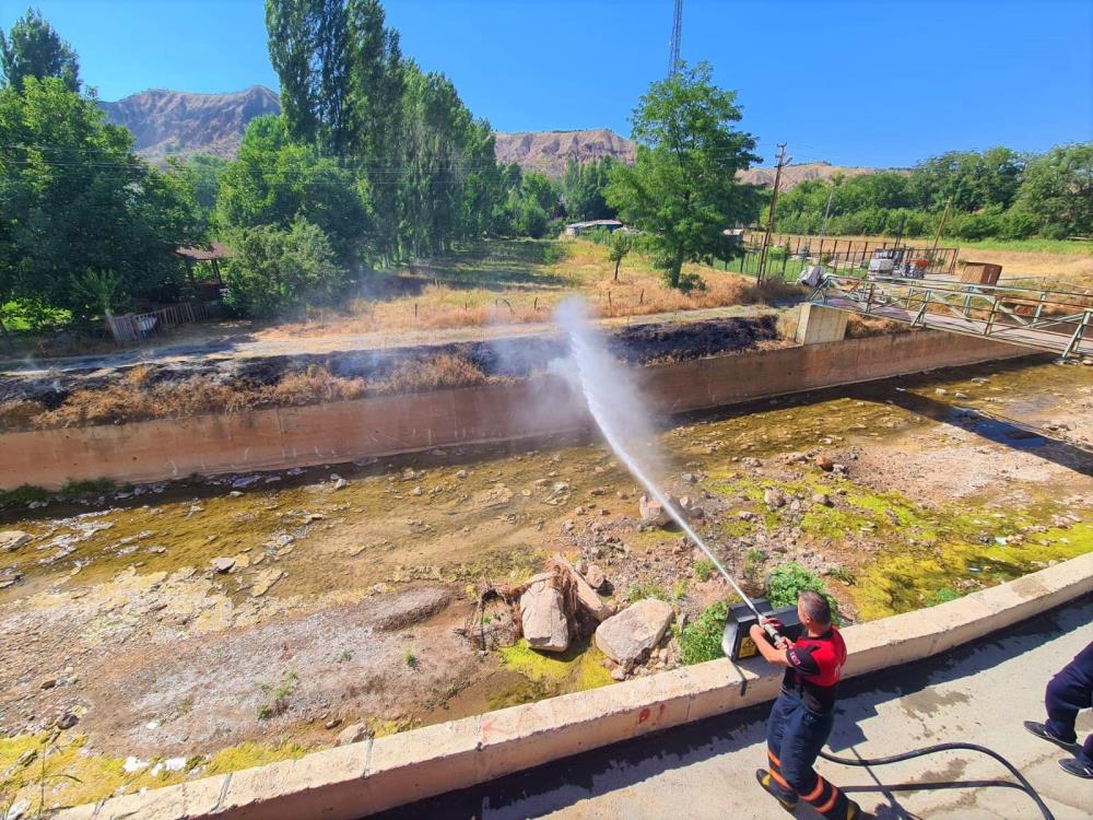 Çankırı'da otluk alanda çıkan yangın söndürüldü