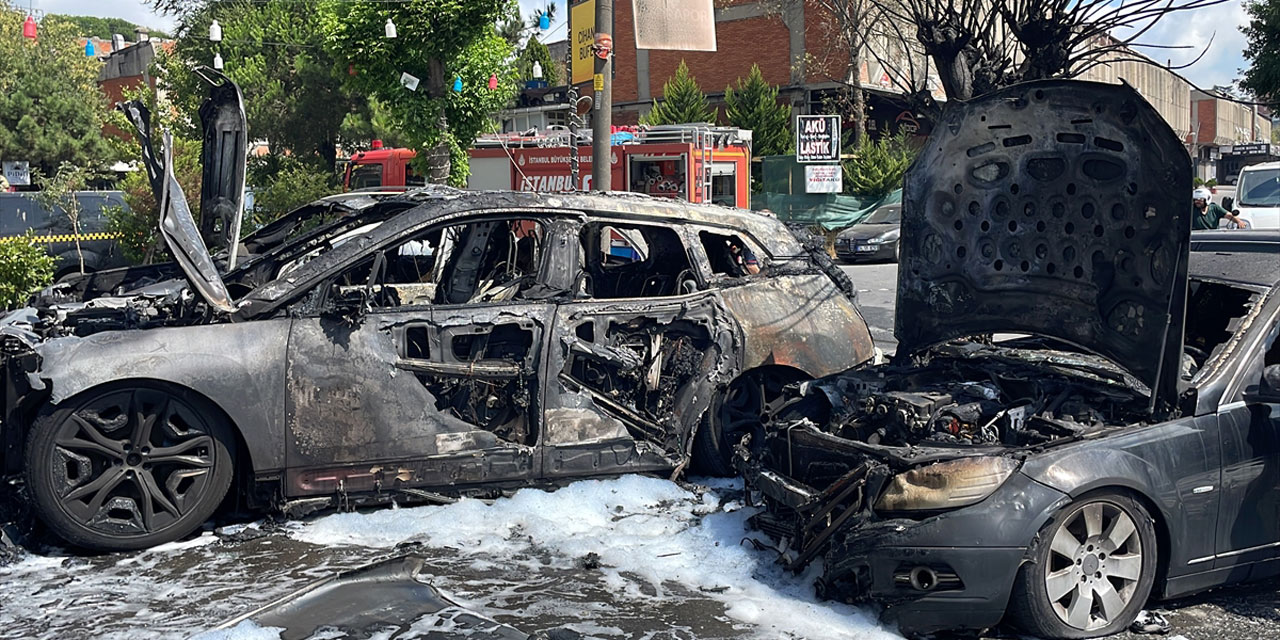 İstanbul Sarıyer'de yangın: 5 araç hurda oldu!