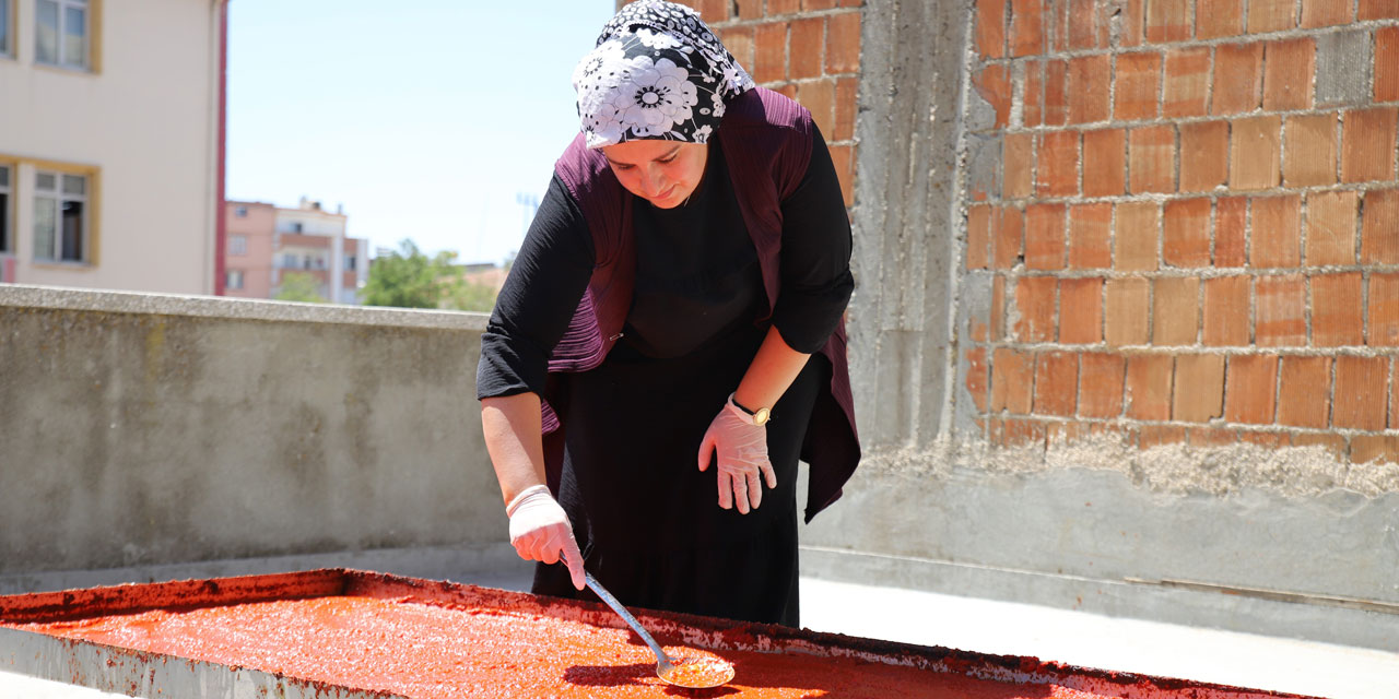 Ekmek paralarını acıdan kazanıyorlar!