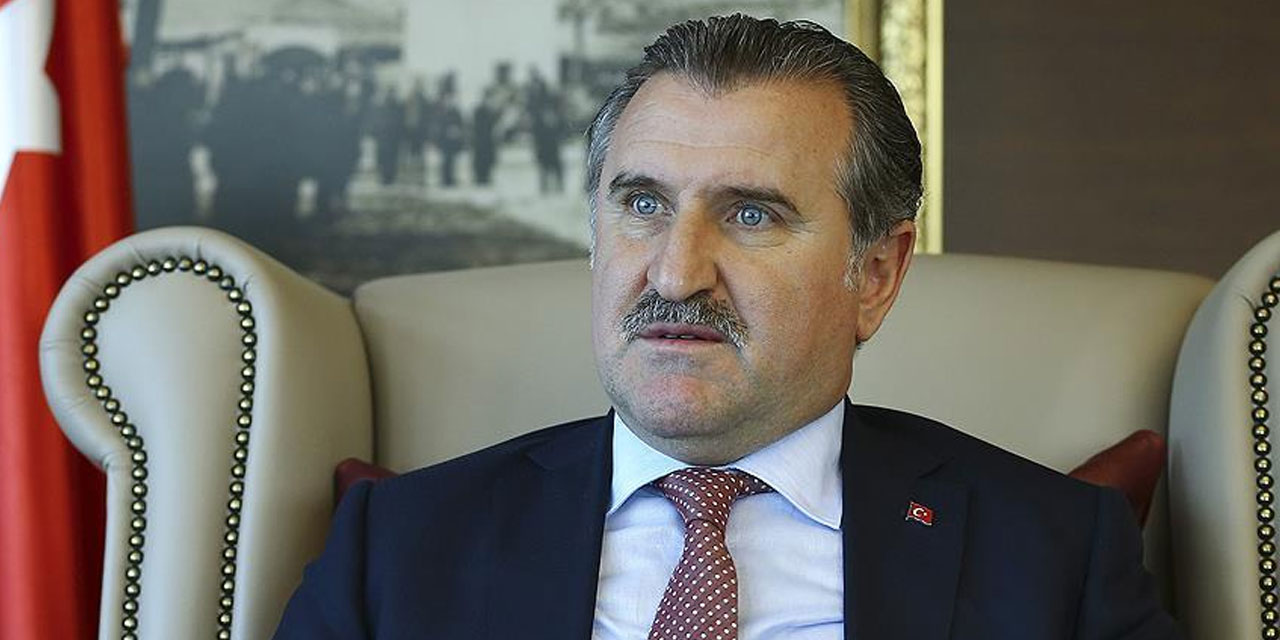 Gençlik ve Spor Bakanı Osman Aşkın Bak, milli kürekçi Cevdet Ege Mutlu'yu tebrik etti