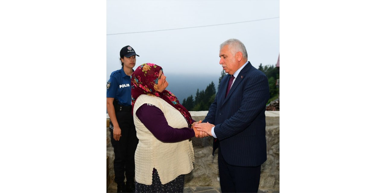 Trabzon Valisi Yıldırım, şehit Eren Bülbül'ün kabrini ziyaret etti