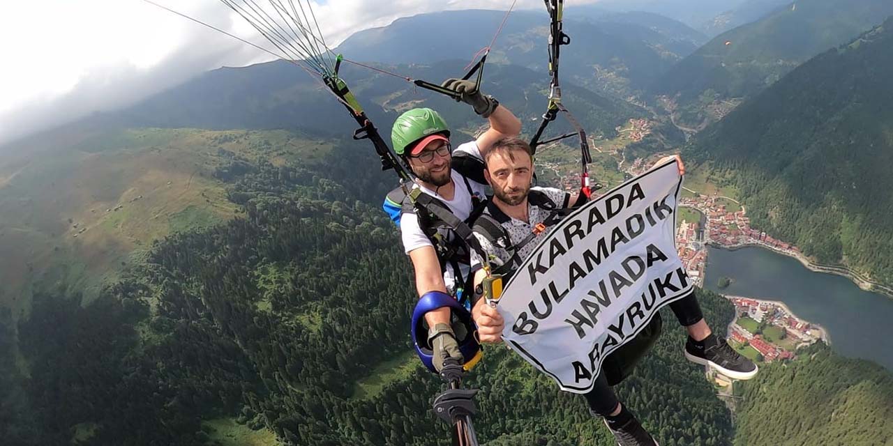 Trabzon'da ilginç evlilik protestosu: Pankart açıp uzaya mesaj gönderdi
