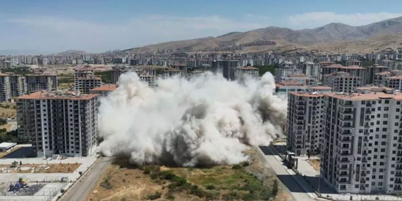 Malatya'daki ağır hasarlı evler kontrollü şekilde yıkıldı!