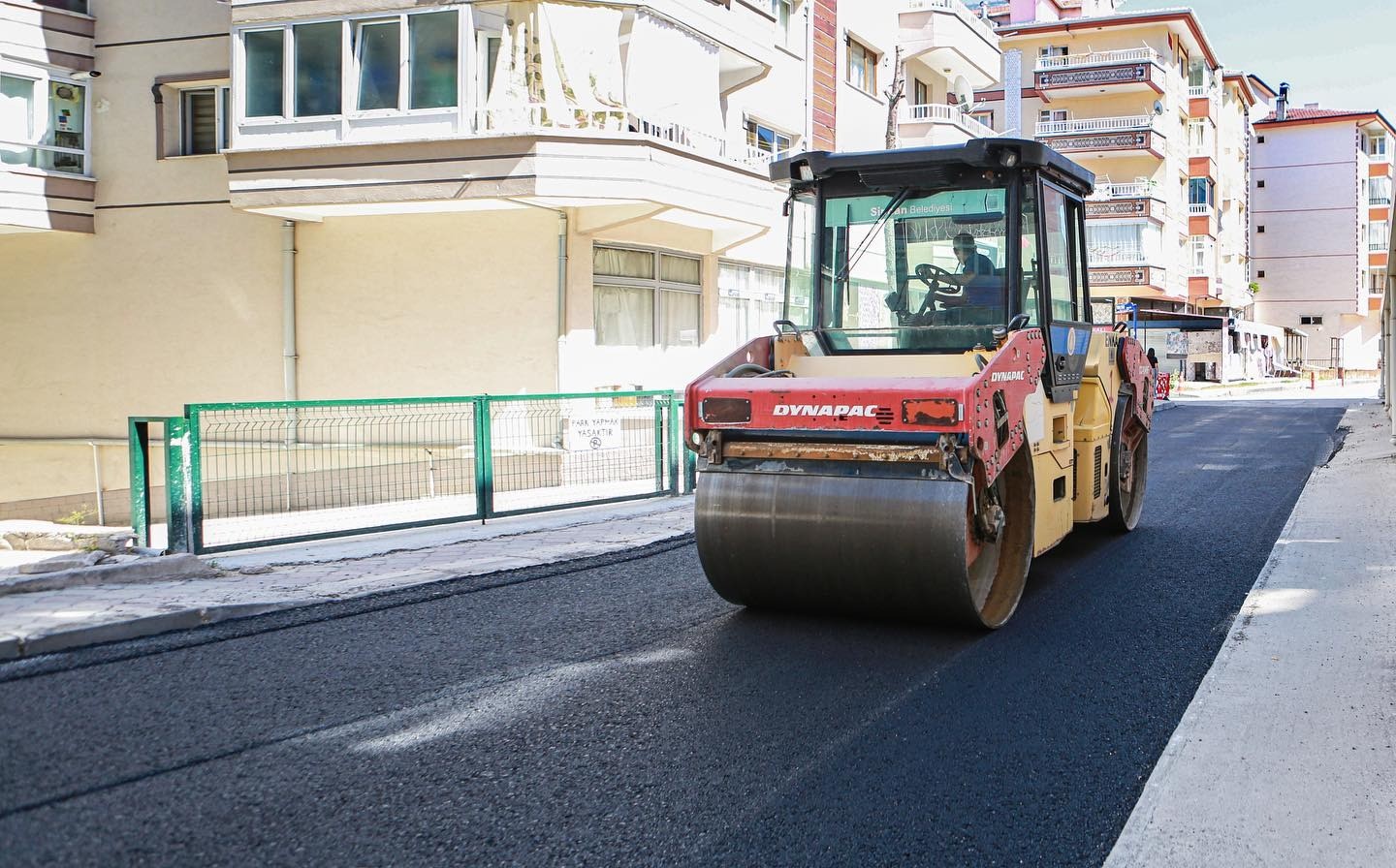 Sincan’da sıcak asfalt çalışması devam ediyor