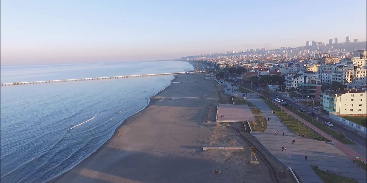 Samsun'da yasaklı bölgede denize giren 7 kişi boğulma tehlikesi geçirdi!