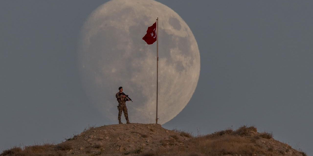 30 Ağustos Zafer Bayramı tüm yurtta kutlandı! Van'dan hoş fotoğraf