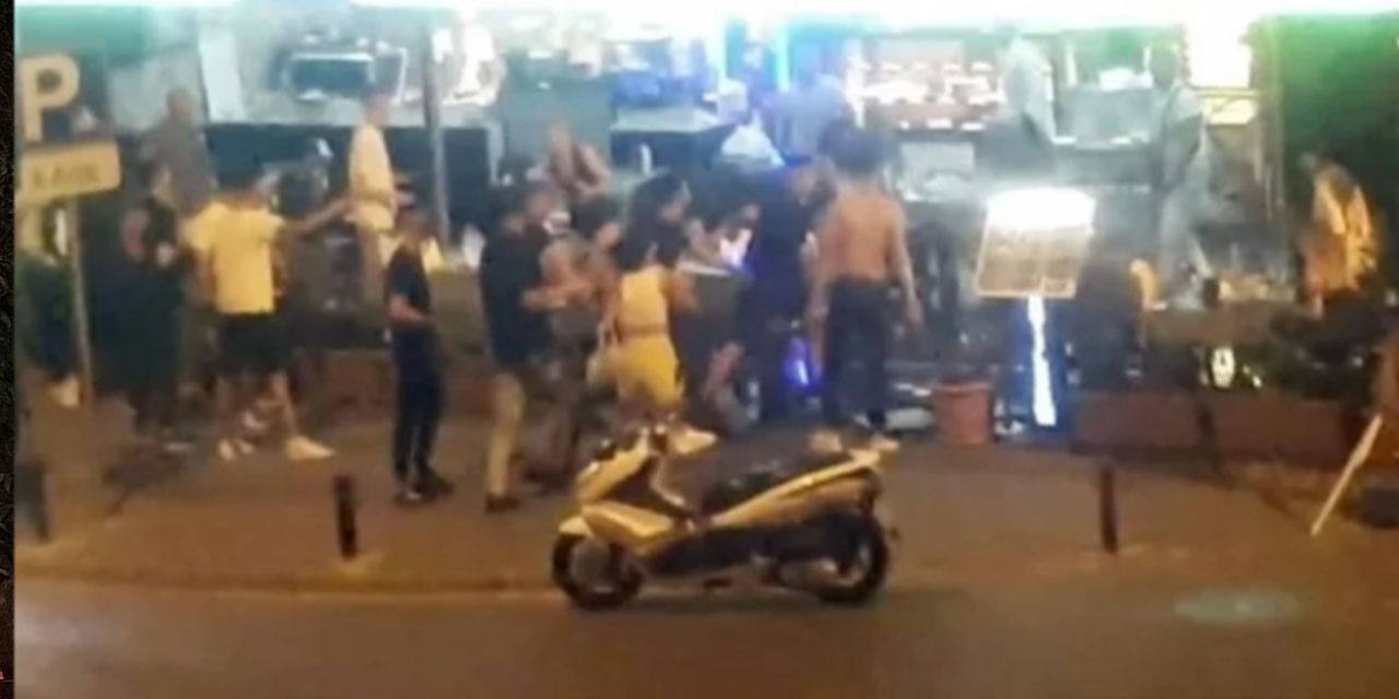 Marmaris'te ağacın üzerinde meşaleyle şov yapan bar çalışanı gözaltına alındı
