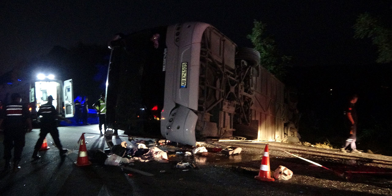 Denizli’de katliam gibi kaza: TIR otobüse çarptı: 6 ölü, 43 yaralı!