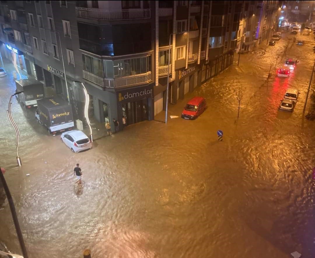 Giresun’da sağanak yağış hayatı olumsuz etkiledi