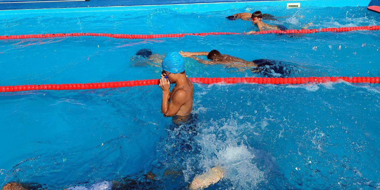 Yozgat Çekerek'te çocuklar yüzme öğreniyor: 'Yüzme Bilmeyen Kalmasın'