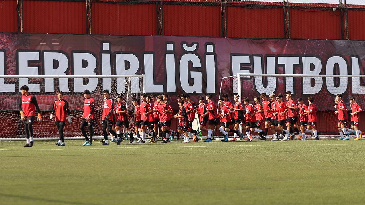 Ankara sokaklarında keşfedilen futbolcular Gençlerbirliği’ne geliyor