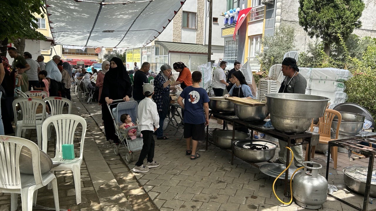 Bedava yemek için grup kurdular: 'Mevlüt Bulma Grubu'