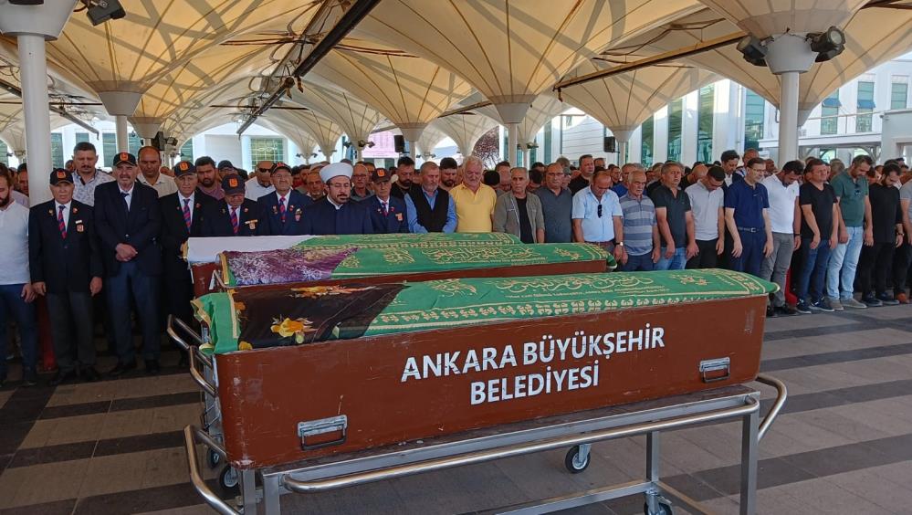 Ankara'da eşinin kazara silahla öldürdüğü kadın toprağa verildi