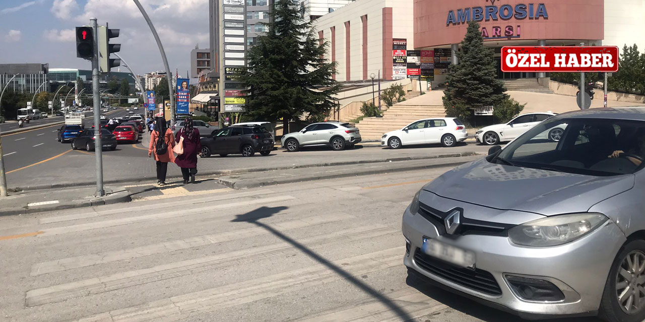 Çukurambar'da trafik ışığı hem yayalara hem araçlara kırmızı yanıyor