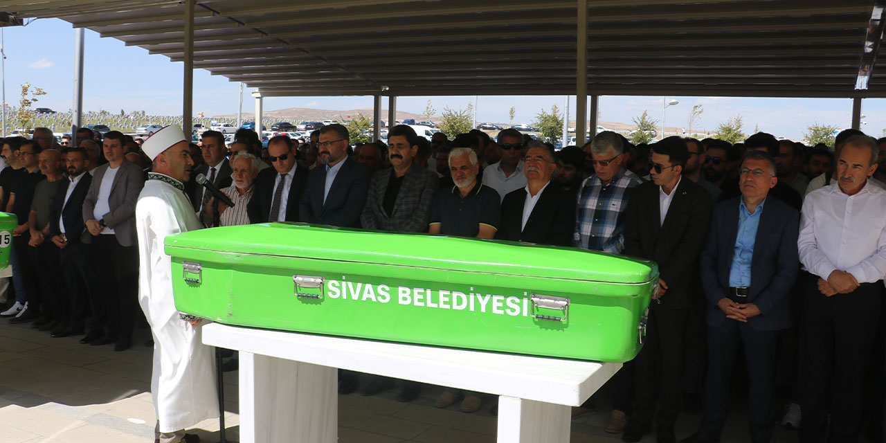 Kırıkkale'de belediye meclis üyesi trafik kazası geçirmişti, defnedildi