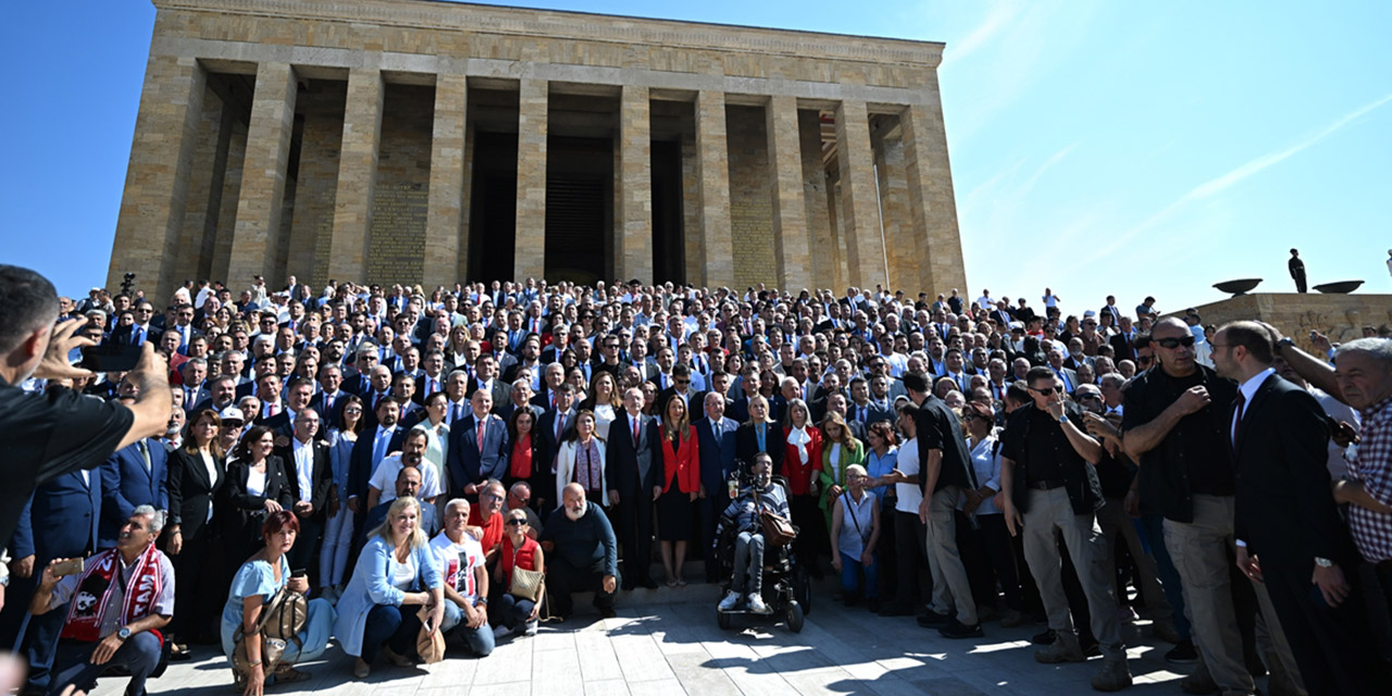 CHP'nin 100. Yıl kutlaması Anıtkabir ziyaretiyle devam etti