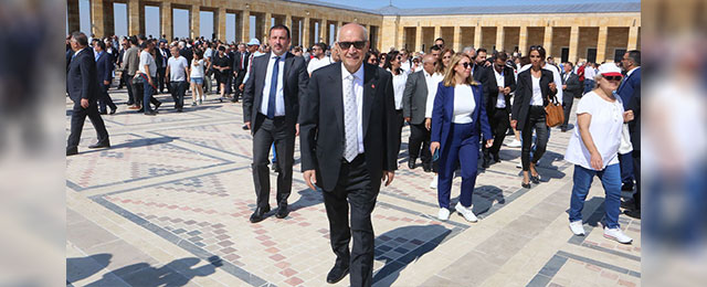 Fethi Yaşar CHP'nin kuruluş yıldönümünde Anıtkabir'i ziyaret etti