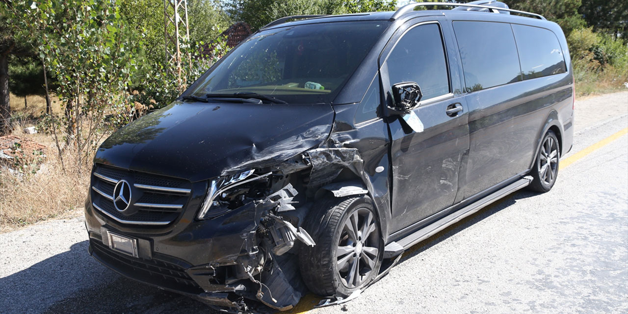 Kastamonu Belediye Başkanı'nın içinde bulunduğu araç kaza yaptı!