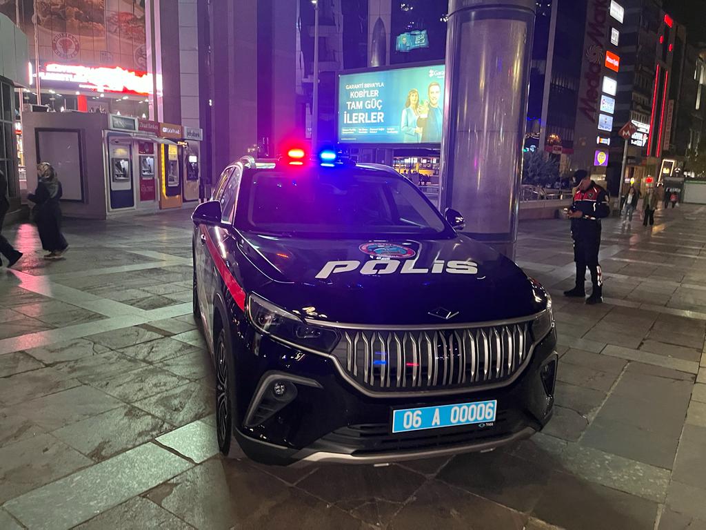 Kızılay Meydanı'nda polis aracı Togg göreve başladı
