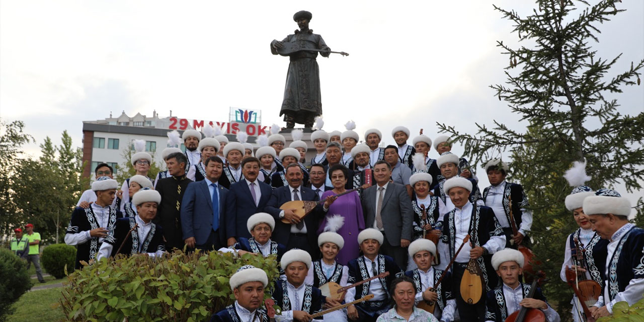 Etimesgut’ta ünlü bestekar Kazangapulı’nın heykeli dikildi