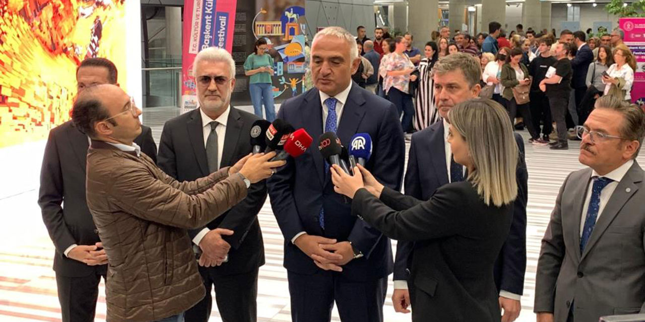 Kültür ve Turizm Bakanı Ersoy Tamer Karadağlı ve Tan Sağtürk ile bir arada